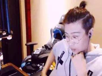 表情表面卢本伟梗兄弟表情的图片包哭猫的图片