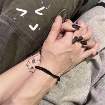 314情人节牵手十指紧扣朋友圈图片